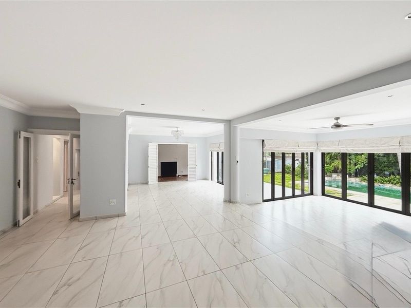 Elegant Estate Living Spacious 5-Bedroom Modern Retreat - Photo 10