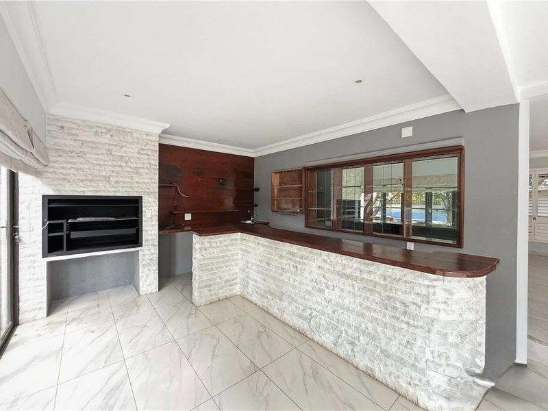 Elegant Estate Living Spacious 5-Bedroom Modern Retreat - Photo 2