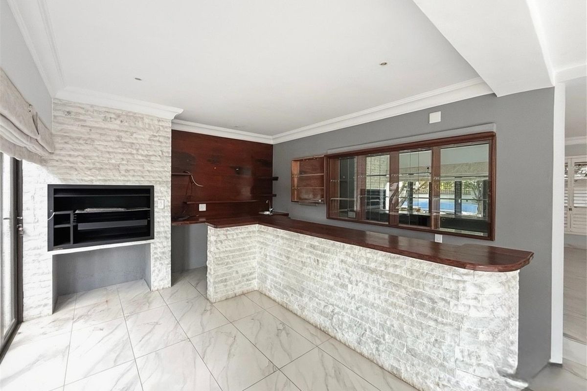 Elegant Estate Living Spacious 5-Bedroom Modern Retreat - Photo 2
