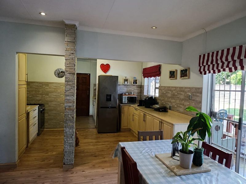 Beautiful 3-Bedroom House for Sale in Meer En See - Photo 10