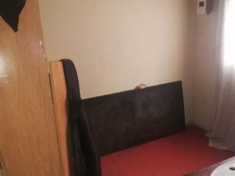 2 Bedroom House For Sale in Orange Farm Ext 4 - Photo 4