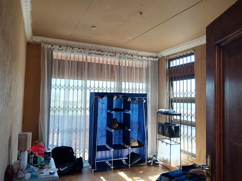 House For Sale in Diepkloof, Soweto - Photo 5