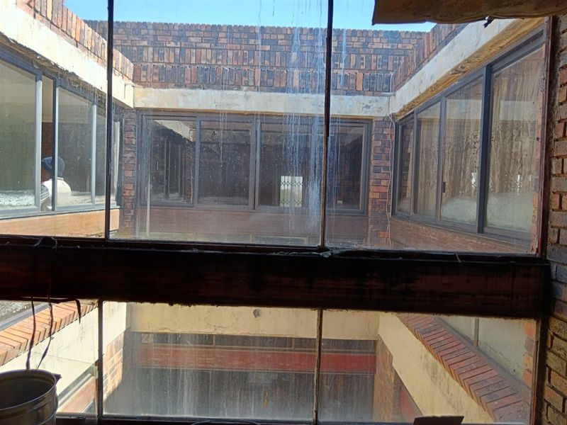 House For Sale in Diepkloof, Soweto - Photo 4