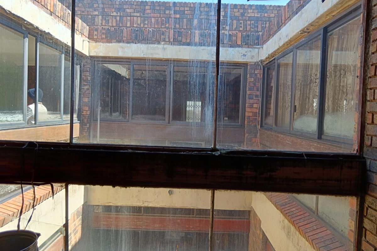 House For Sale in Diepkloof, Soweto - Photo 4