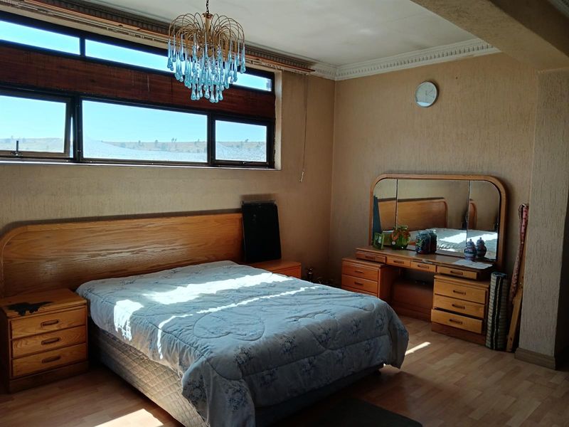 House For Sale in Diepkloof, Soweto - Photo 3