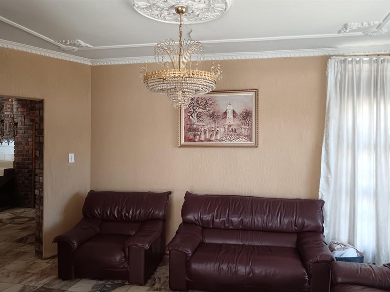 House For Sale in Diepkloof, Soweto - Photo 7