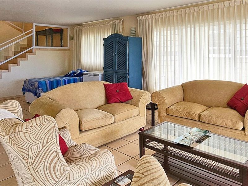 HUGE, Luxury 3 Bedroom Townhouse - Photo 2