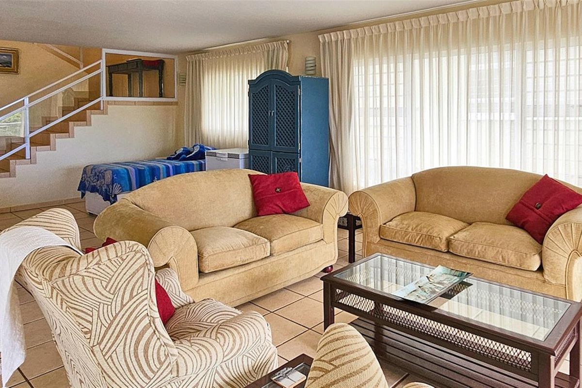 HUGE, Luxury 3 Bedroom Townhouse - Photo 2