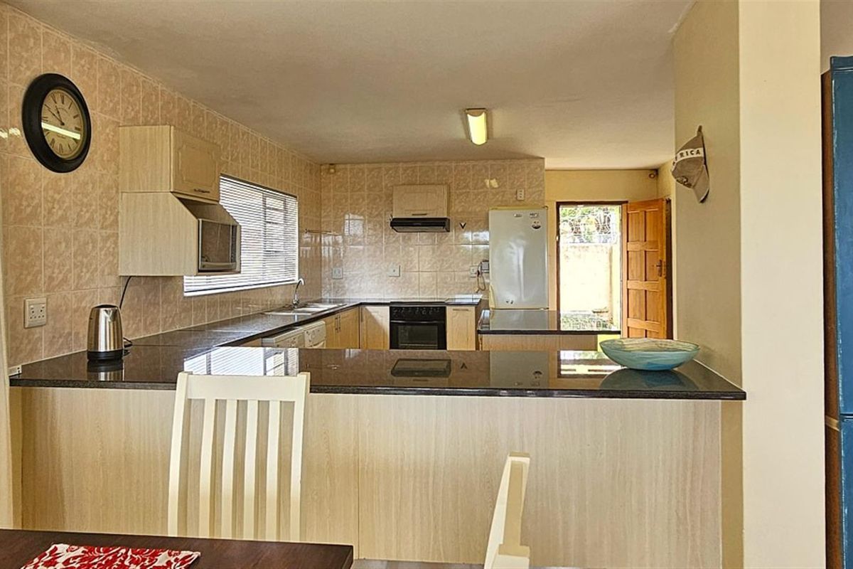 HUGE, Luxury 3 Bedroom Townhouse - Photo 4