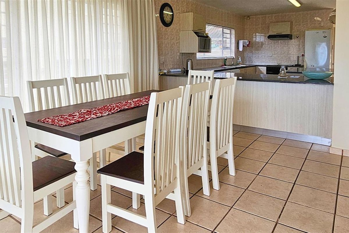 HUGE, Luxury 3 Bedroom Townhouse - Photo 3