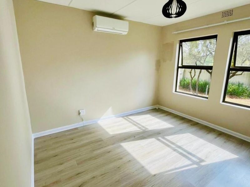 Newly Refurbished 3 Bedroom Apartment For Sale in Fourways, Sandton - Photo 9