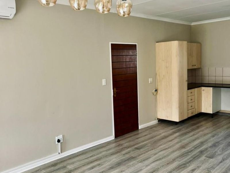 Newly Refurbished 3 Bedroom Apartment For Sale in Fourways, Sandton - Photo 6