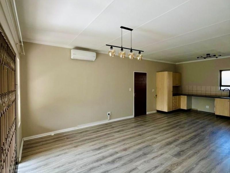Newly Refurbished 3 Bedroom Apartment For Sale in Fourways, Sandton - Photo 4