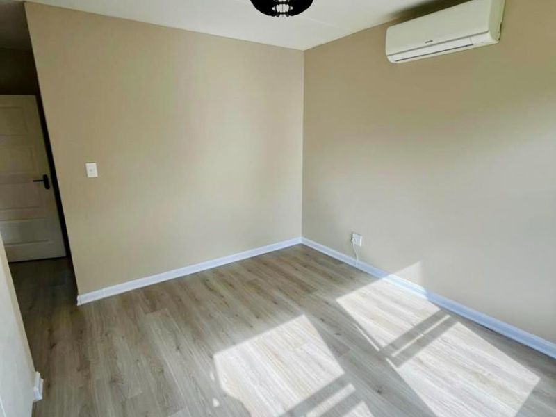 Newly Refurbished 3 Bedroom Apartment For Sale in Fourways, Sandton - Photo 8