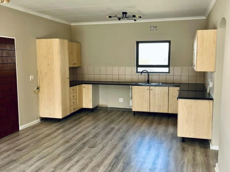 Newly Refurbished 3 Bedroom Apartment For Sale in Fourways, Sandton - Photo 2