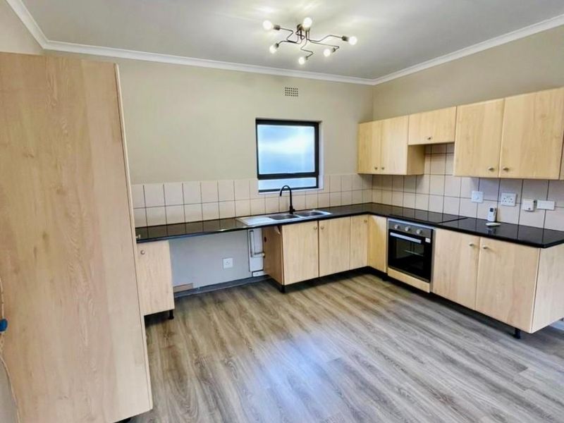Newly Refurbished 3 Bedroom Apartment For Sale in Fourways, Sandton - Photo 3