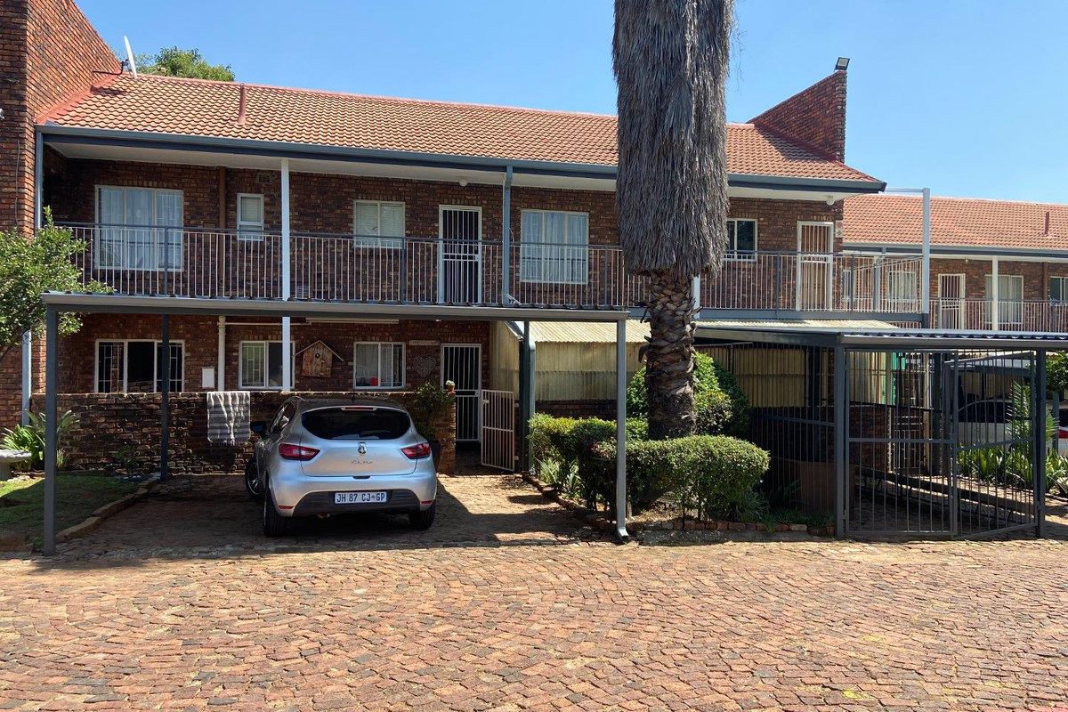 Townhouse For Sale in The Reeds, Centurion - Photo 2