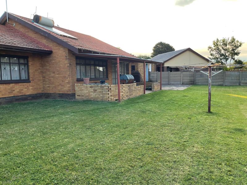 Located in a good and quiet area - Photo 9