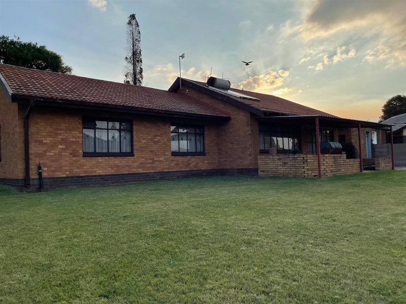 Located in a good and quiet area - Photo 3