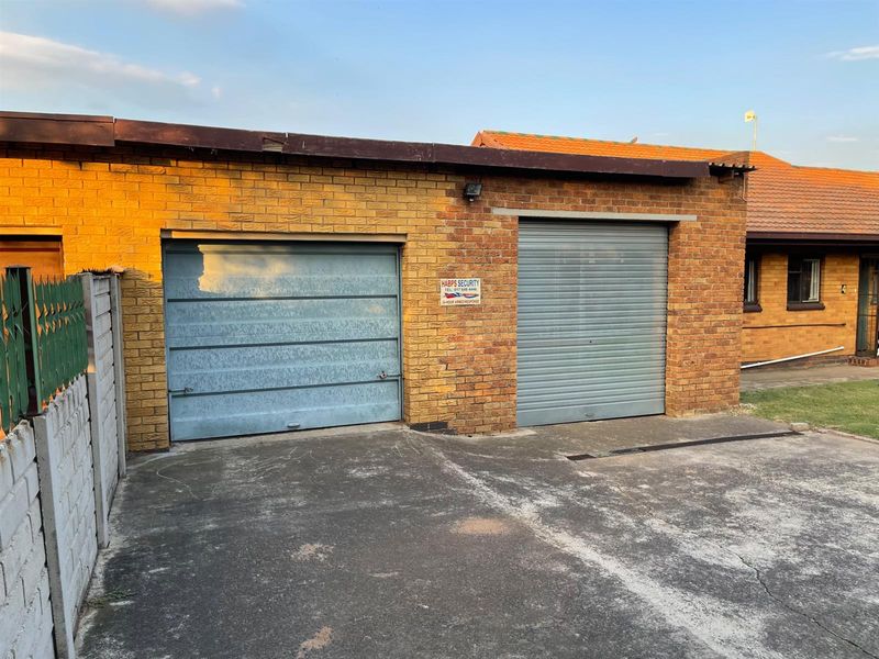 Located in a good and quiet area - Photo 8