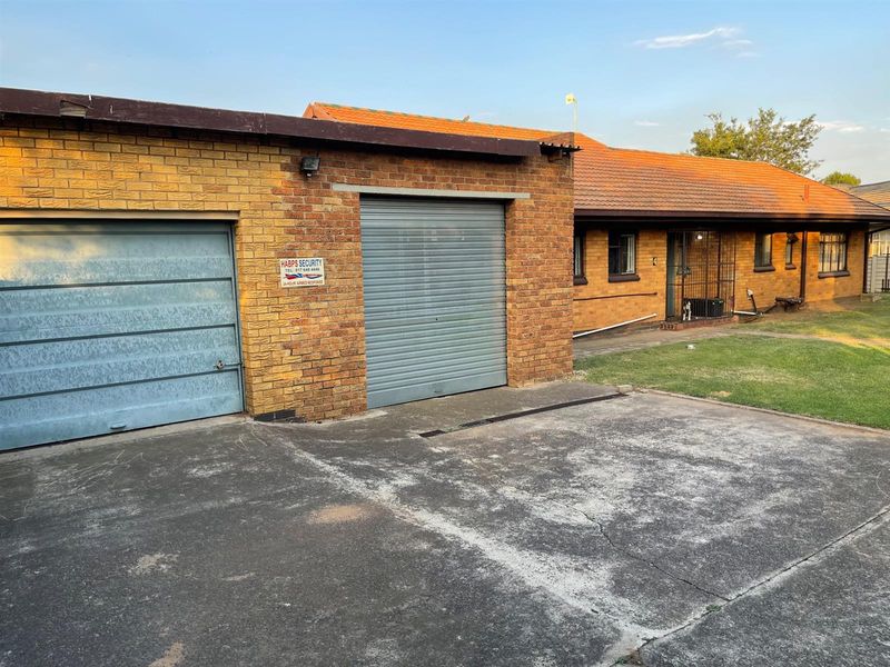 Located in a good and quiet area - Photo 7