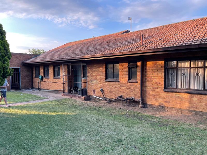 Located in a good and quiet area - Photo 4