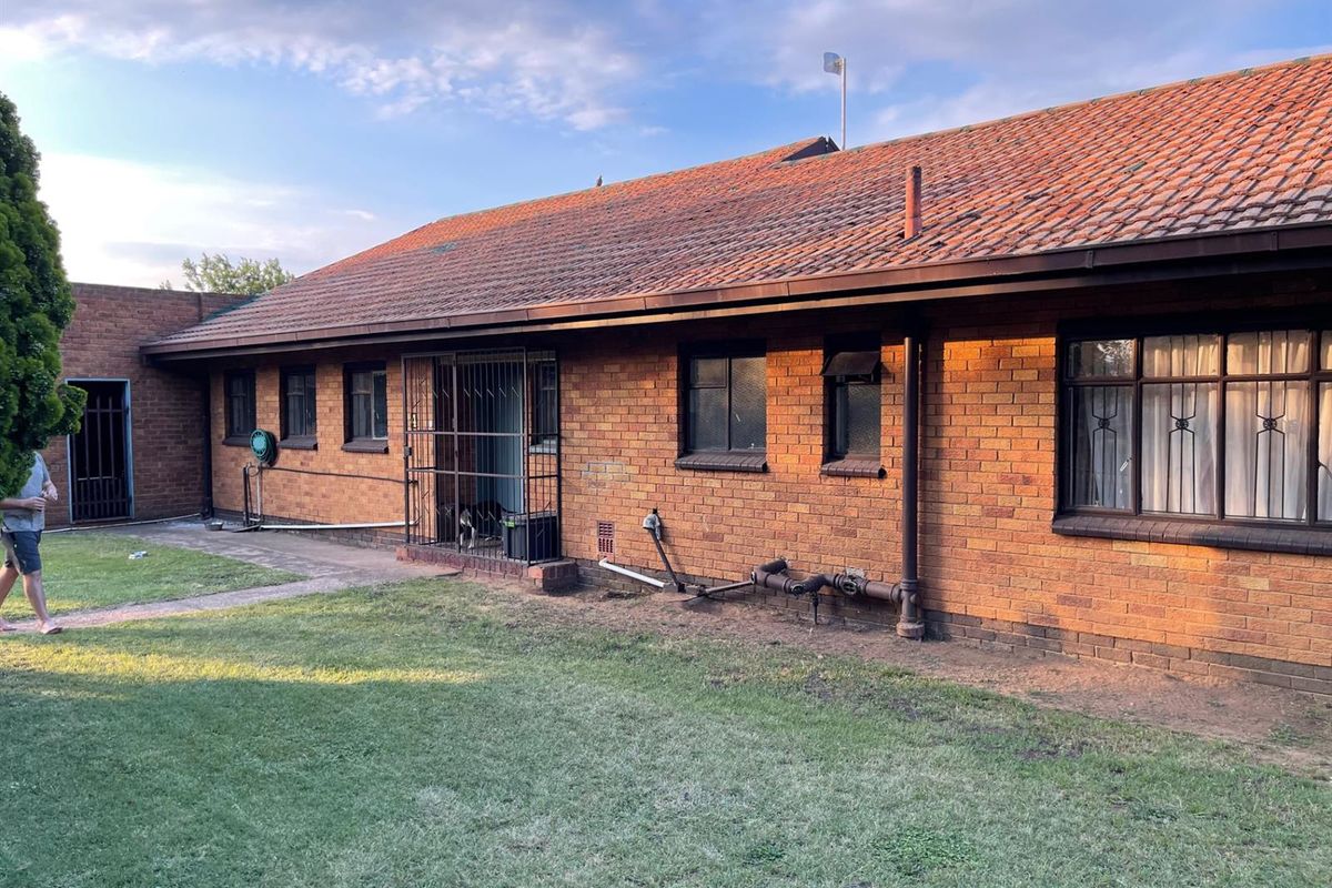 Located in a good and quiet area - Photo 4