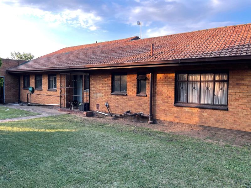 Located in a good and quiet area - Photo 2