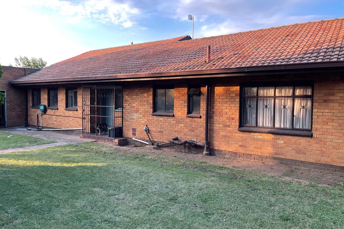 Located in a good and quiet area - Photo 2