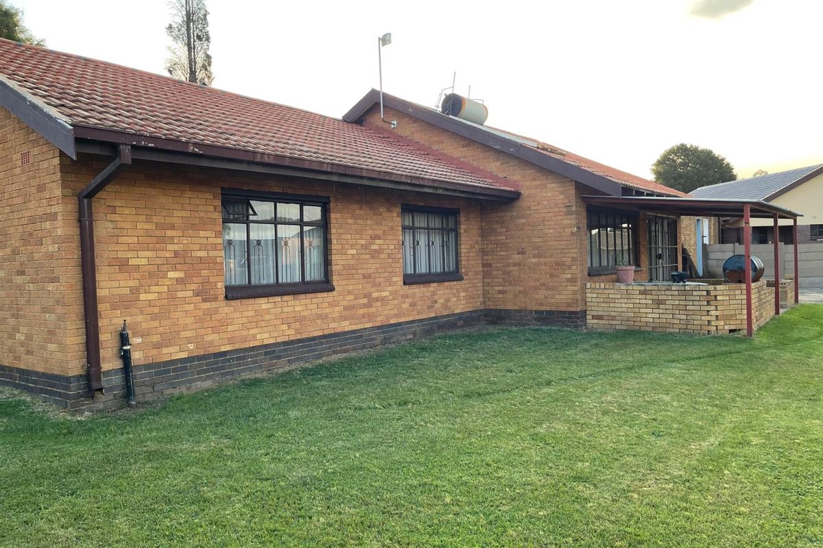 Located in a good and quiet area - Photo 5