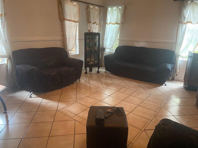 House For Sale in Zwartkop, Centurion - Photo 3