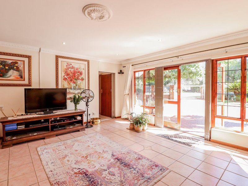 House For Sale in Zwartkop, Centurion - Photo 2