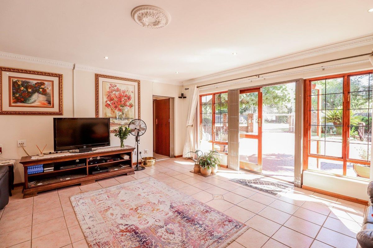 House For Sale in Zwartkop, Centurion - Photo 2