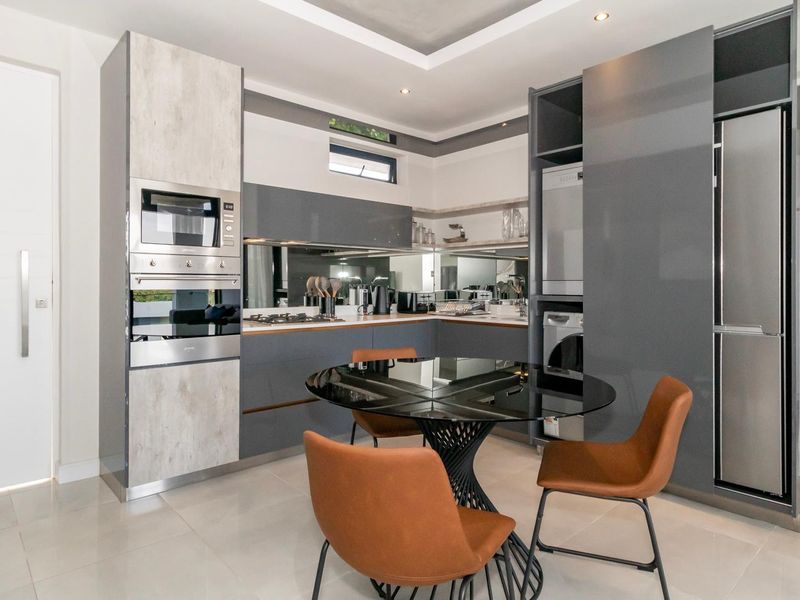 Apartment To Rent in Houghton Estate, Johannesburg - Photo 2