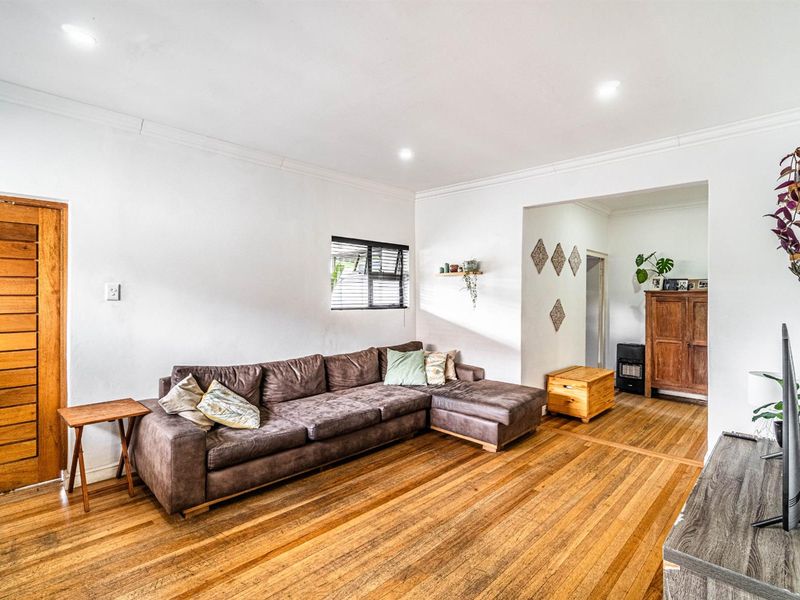 Charming 4 Bedroom Dual Living Home in the Heart of Plumstead, Cape Town - Photo 4