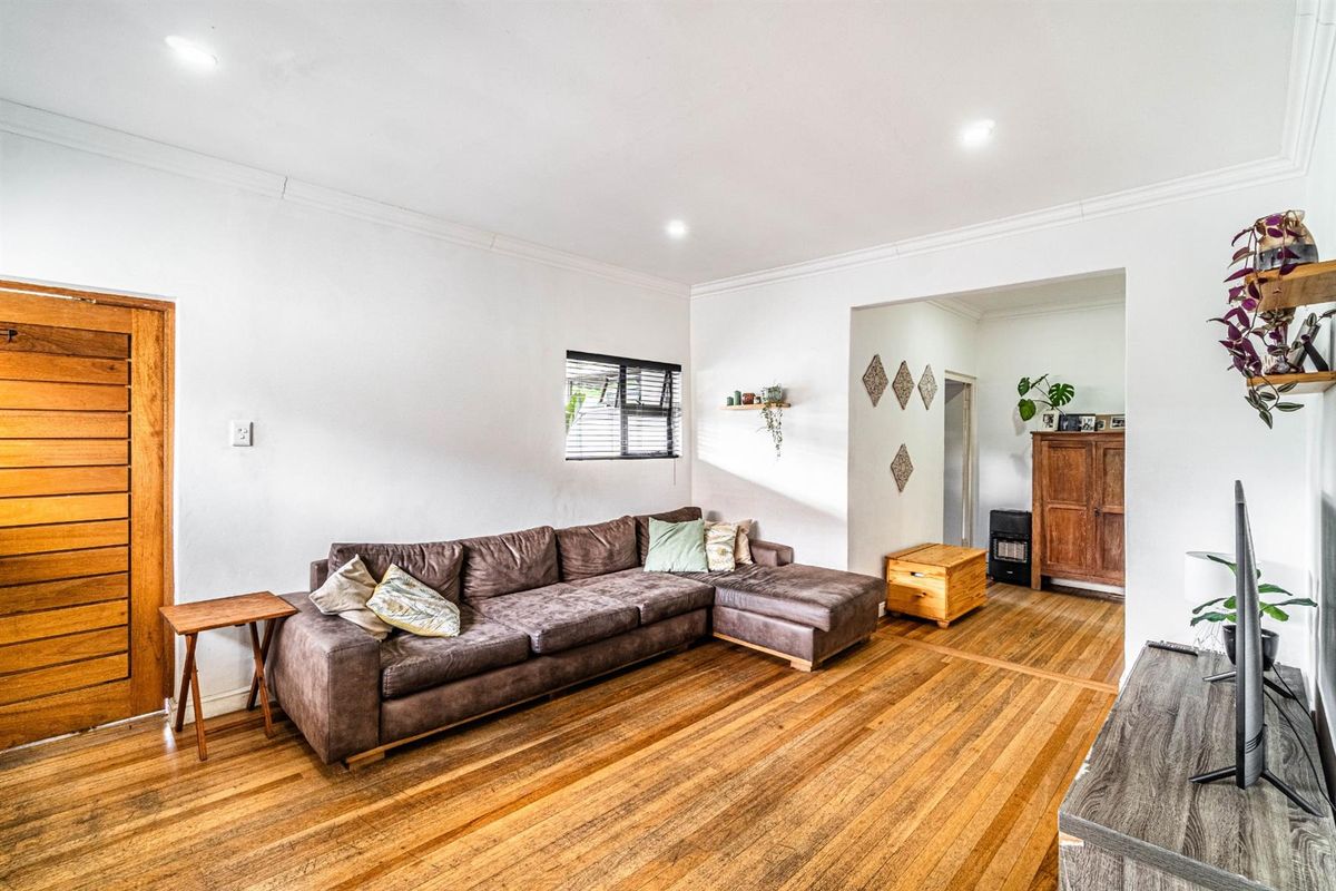 Charming 4 Bedroom Dual Living Home in the Heart of Plumstead, Cape Town - Photo 4