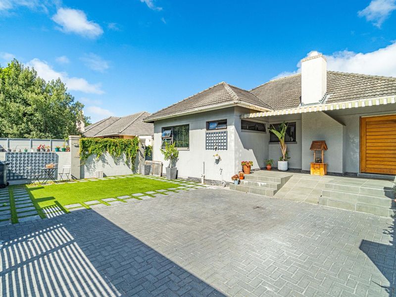 Charming 4 Bedroom Dual Living Home in the Heart of Plumstead, Cape Town - Photo 1