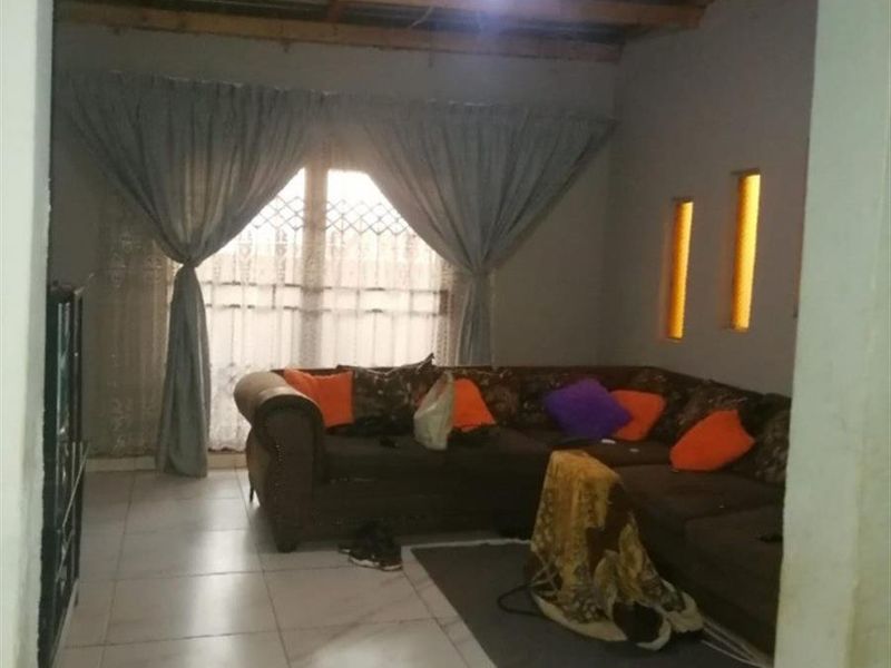 House For Sale in Orange Farm - Photo 6