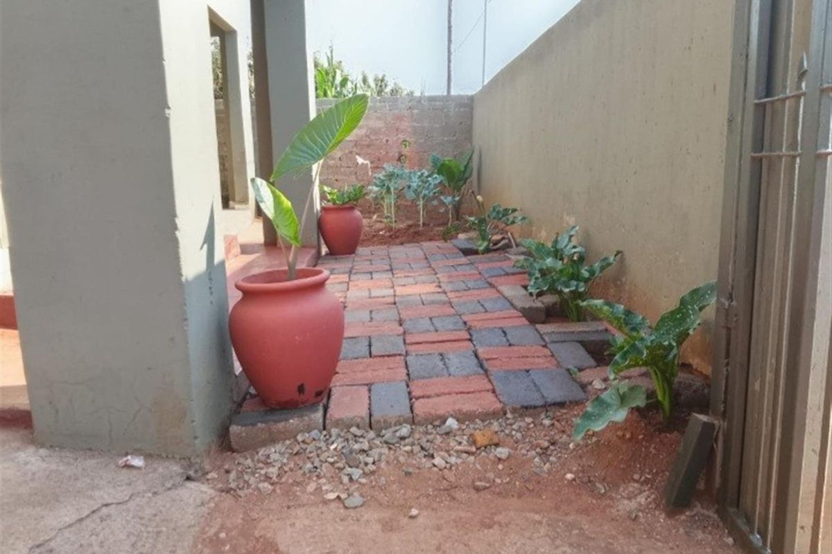 House For Sale in Orange Farm - Photo 4
