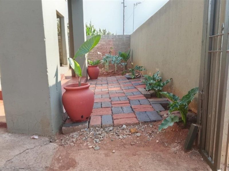 House For Sale in Orange Farm - Photo 4