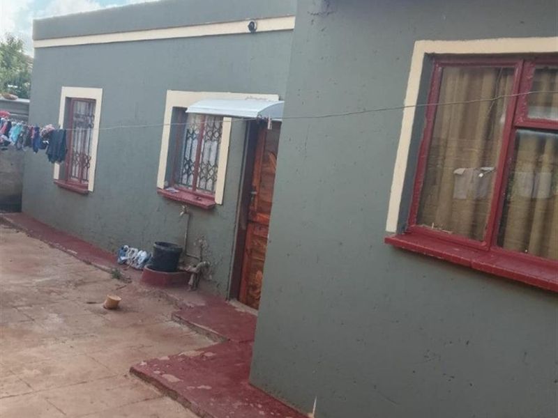 House For Sale in Orange Farm - Photo 2