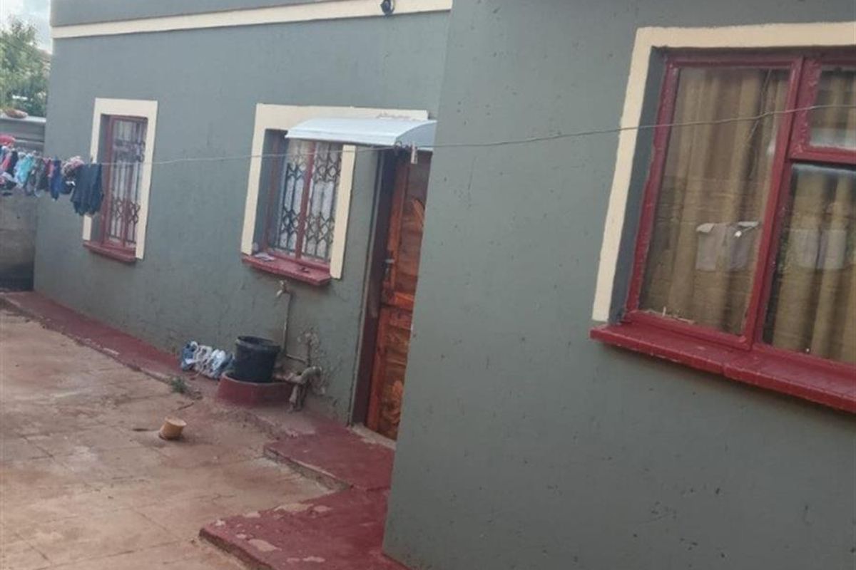 House For Sale in Orange Farm - Photo 2