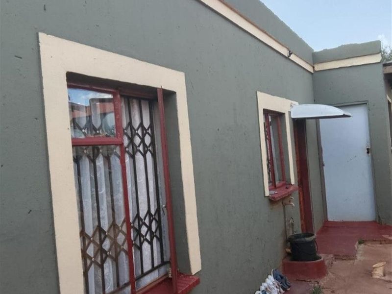 House For Sale in Orange Farm - Photo 3