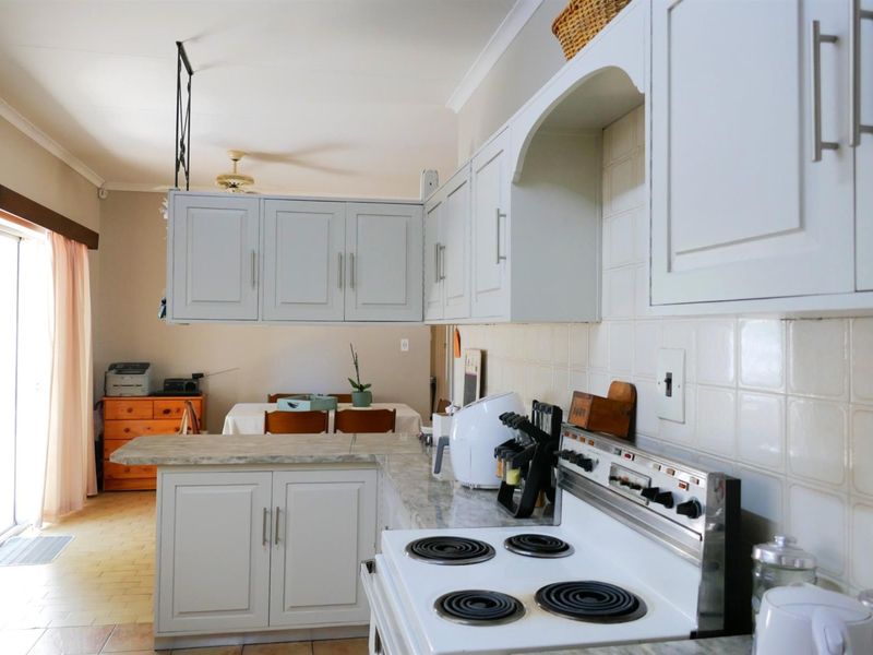 Immaculate Village Home Offering Privacy, Space and Easy Living - Photo 9