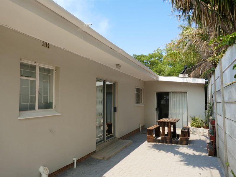 Immaculate Village Home Offering Privacy, Space and Easy Living - Photo 7