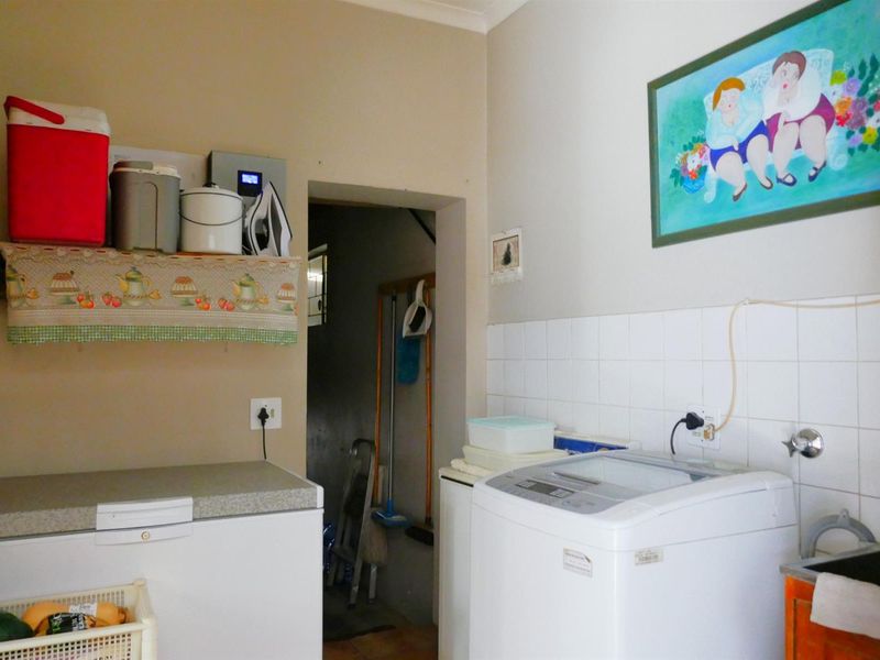 Immaculate Village Home Offering Privacy, Space and Easy Living - Photo 8