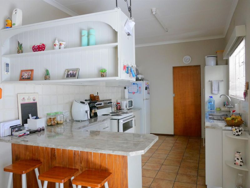 Immaculate Village Home Offering Privacy, Space and Easy Living - Photo 4