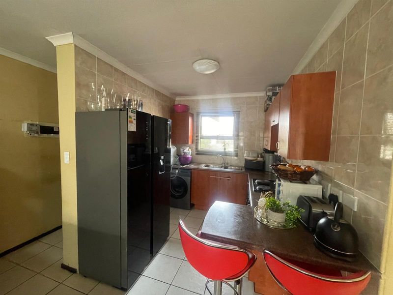 Two bedroom To Rent in Parklands Estate - Photo 4