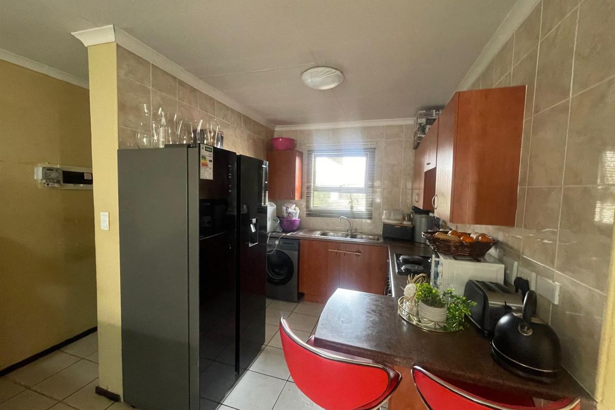 Two bedroom To Rent in Parklands Estate - Photo 4