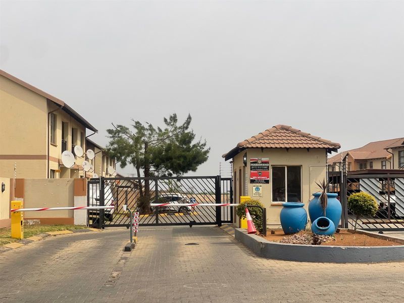 Two bedroom To Rent in Parklands Estate - Photo 5